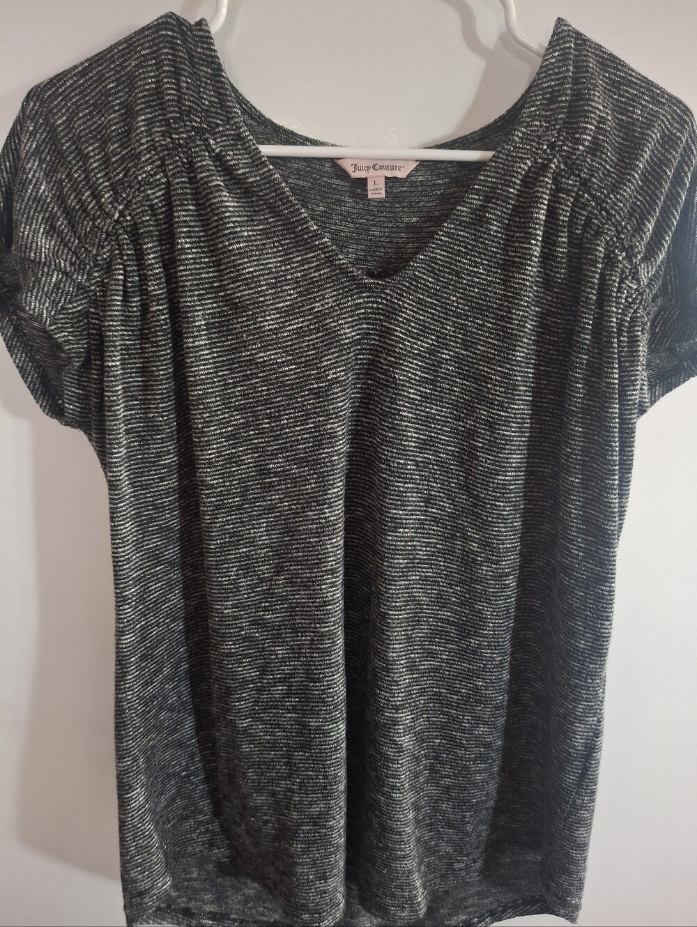 Juicy Couture Black & White Marled V-Neck Short Sleeve Top